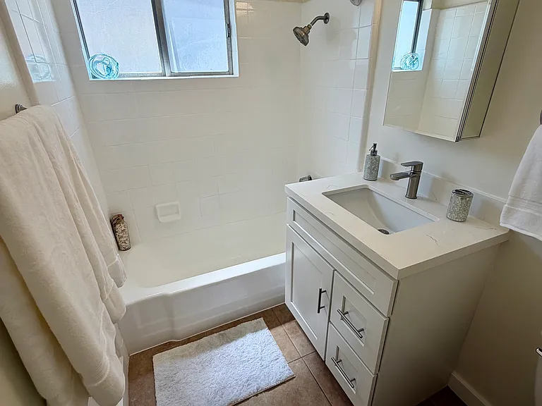1814 N Serrano Ave #2 — Photo 17