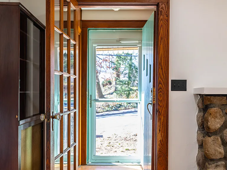 31 Spring Valley Ave — Photo 8