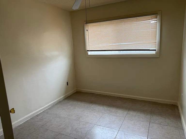 1350 Windmill Rd #1 — Photo 6
