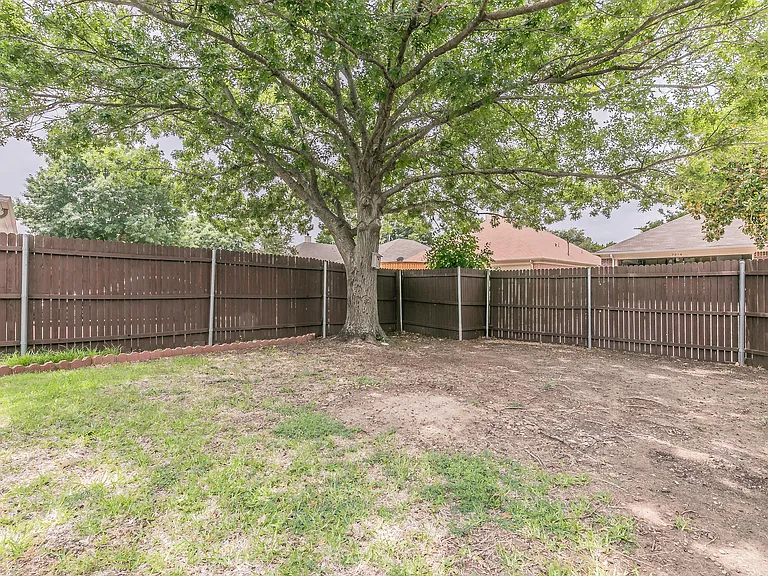 7017 Chateau Dr — Photo 43