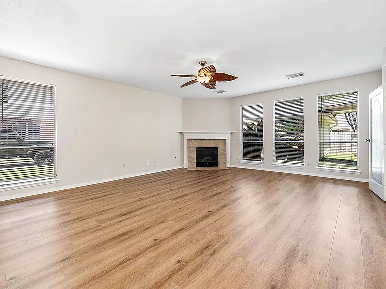 7902 Feather Springs Dr — Photo 10