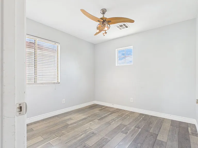 17648 W Lisbon Ln — Photo 26
