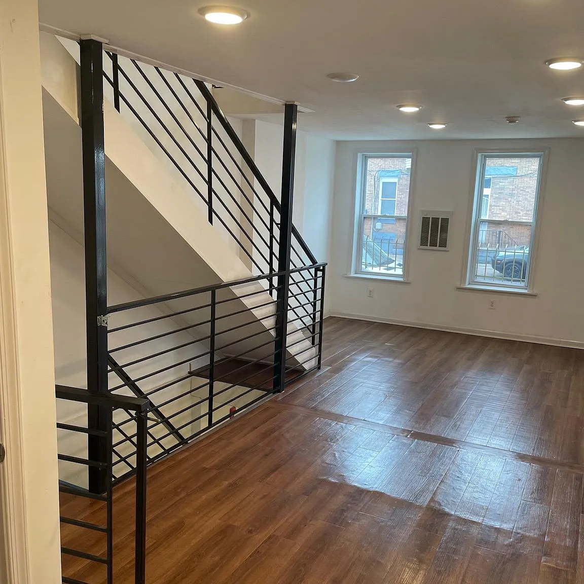 Studio, 700 sqft, $3,000 — Photo 3