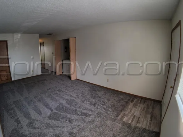 2821 Cory Ct SW APT 11, Cedar Rapids, IA 52404