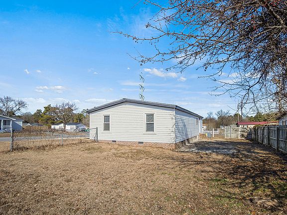 4th image of 3901 Nashville Dr