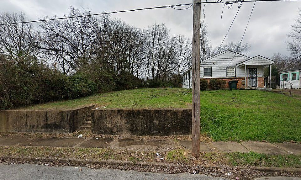 2nd image of 1427 Menager Rd