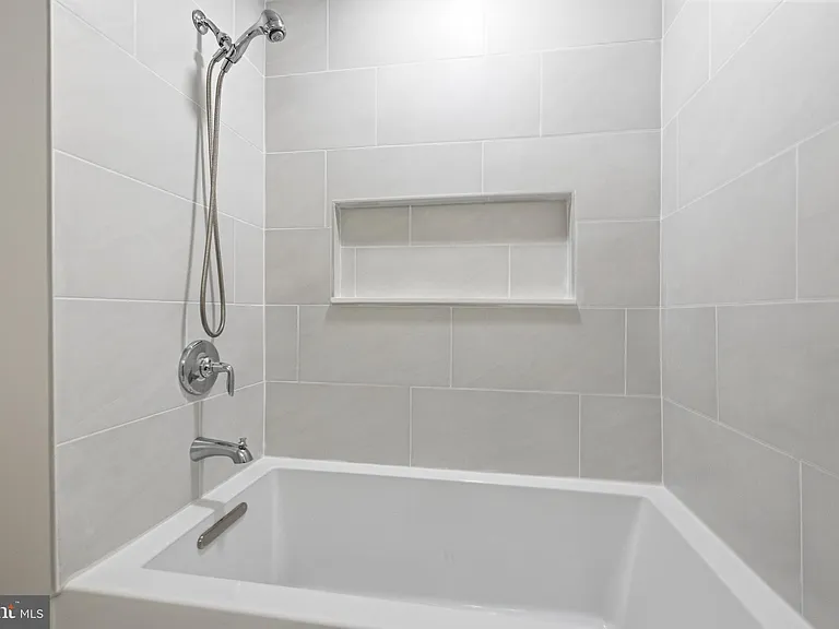 4880 Chevy Chase Dr #133 — Photo 26