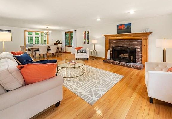 5th image of 118 Summer St