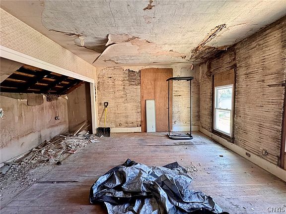 4th image of 20 Venice St