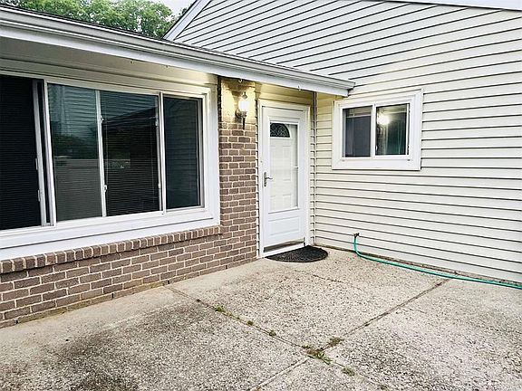 4th image of 219 Springmeadow Dr Unit J