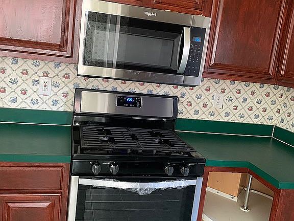 3rd image of 202 Ember Glen Dr
