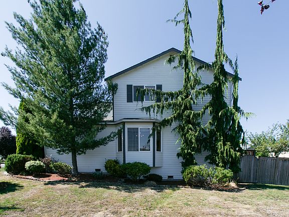 4th image of 11609 32nd St NE