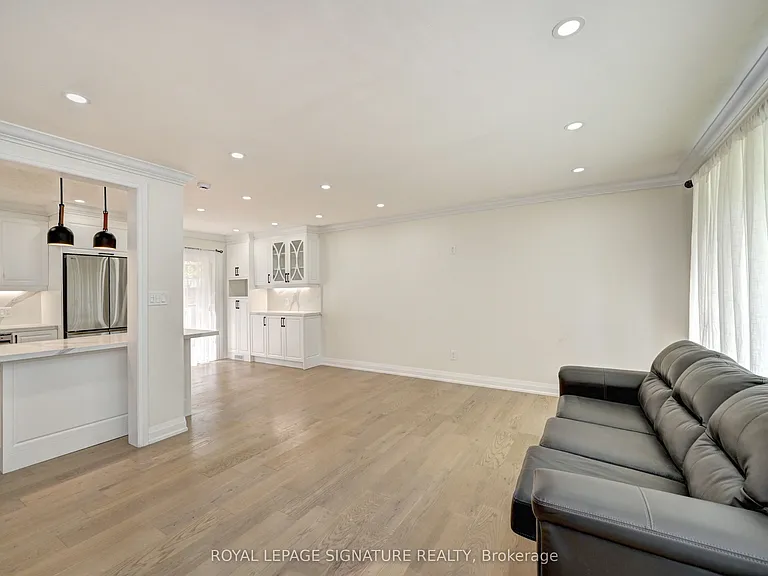 240 Stonybrook Dr — Photo 15