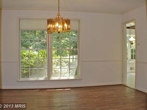 3rd image of 8113 Horseshoe Ln