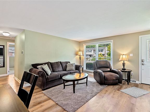 3rd image of 590 Butterfield Dr