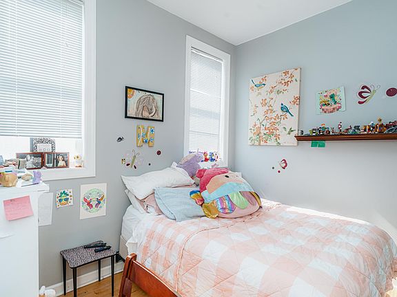 5th image of 509 N Hartland St #3F