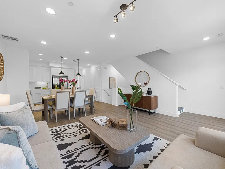 1469 W San Carlos St — Photo 28