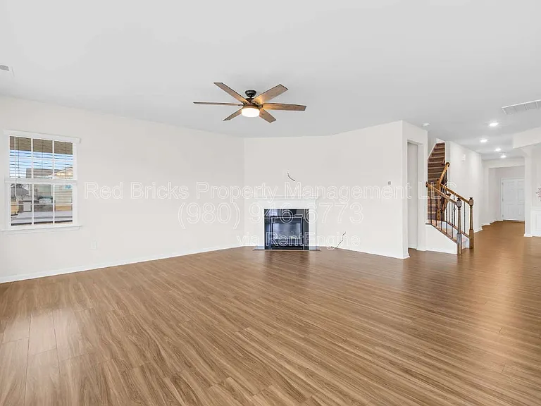 2207 Restina Dr — Photo 15