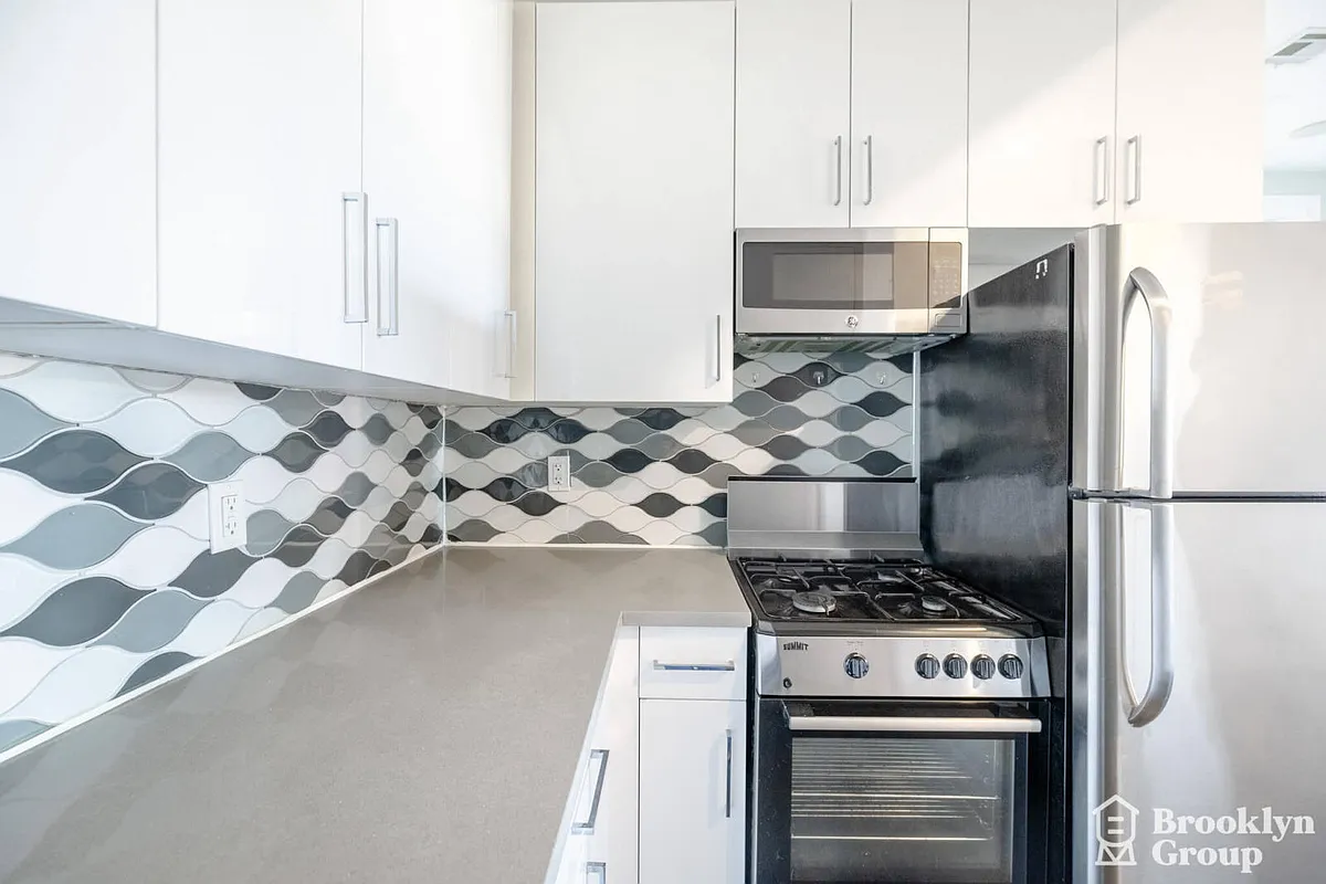 Building Photo - 129 Park Ave #2B
