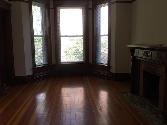 4th image of 859 W Wellington Ave #1
