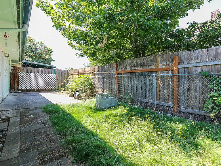 1310 SE 4th St — Photo 22