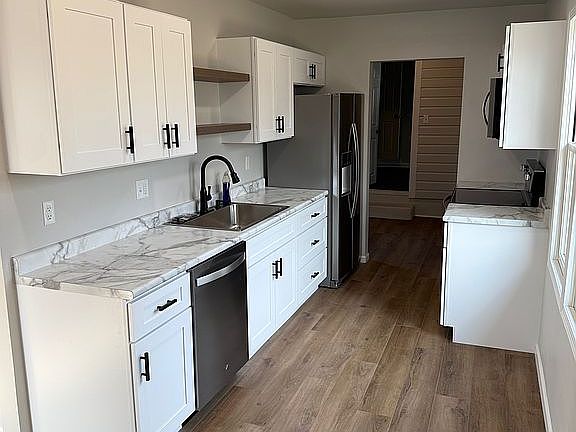4th image of 413 Keeley Ave
