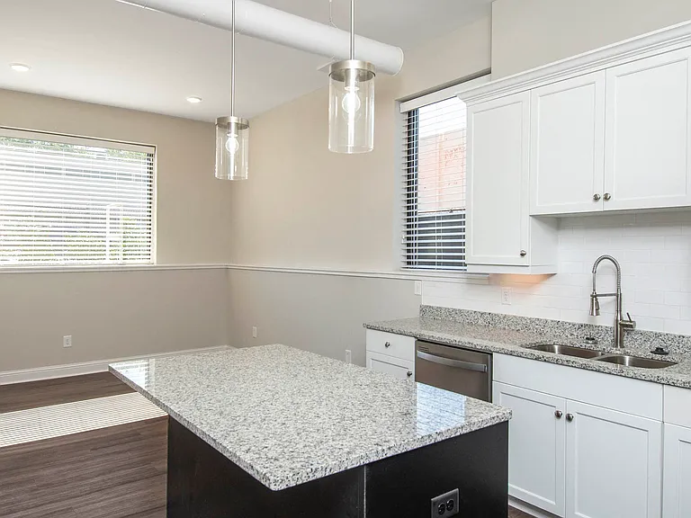 Second Avenue Apartments — Photo 11