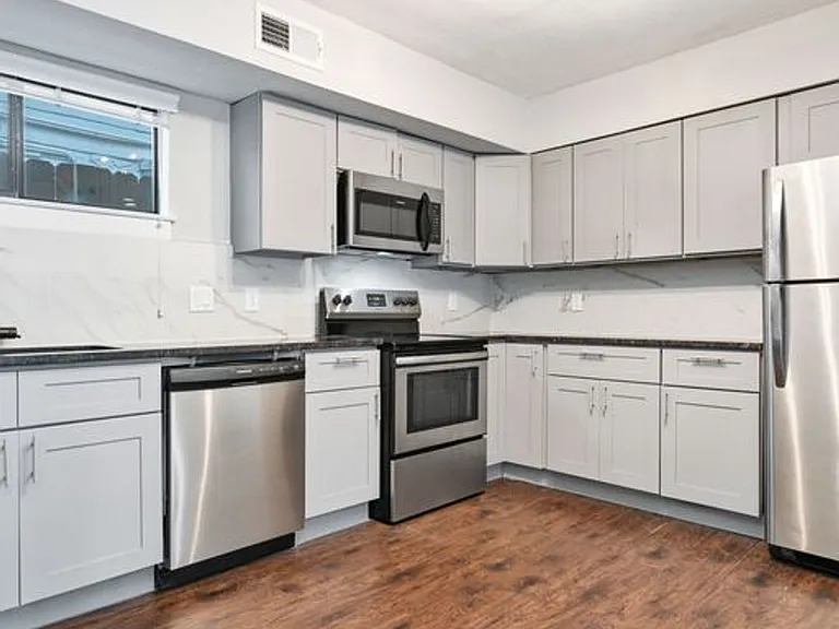 2301 Commonwealth St — Photo 27