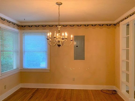 5th image of 303 Druid Ln