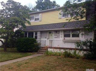 916 Fulton St, Farmingdale, NY 11735