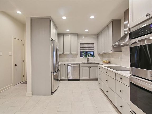 3rd image of 7300 Lakeshore Dr APT 25