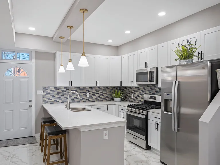 723 N Luzerne Ave — Photo 10