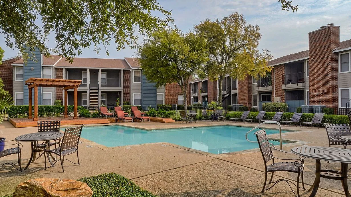 Oak Tree Village — Photo 3