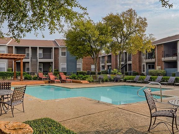 Oak Tree Village Apartments Pool Area and Seating