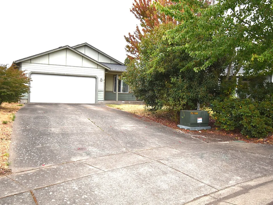 1043 Fuji Ln