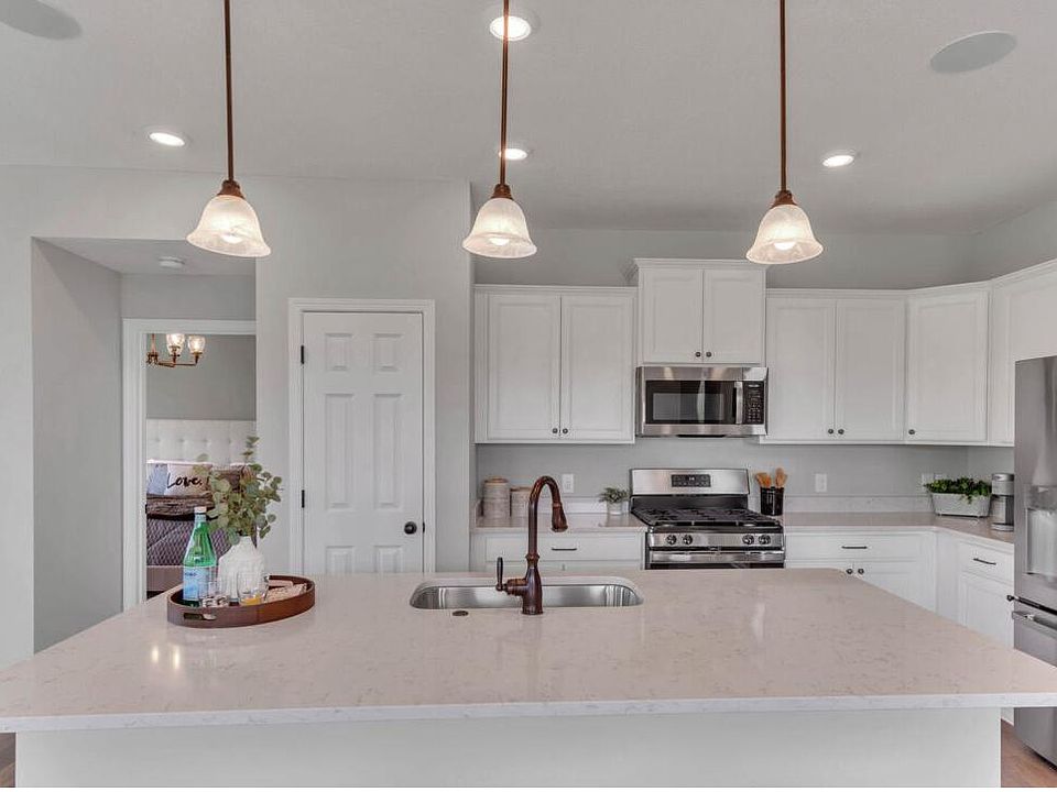 2nd image of 5011 Castle Ct