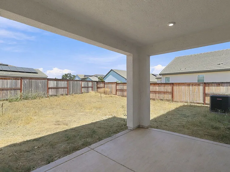 516 Silver Cloud Ct — Photo 20