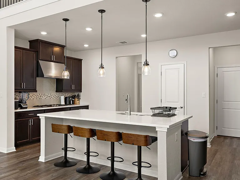 604 Spindrift Ln — Photo 2