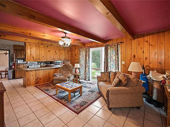 5th image of 135 Pineridge Rd