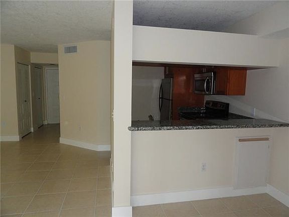 5th image of 10065 NW 46th St APT 105