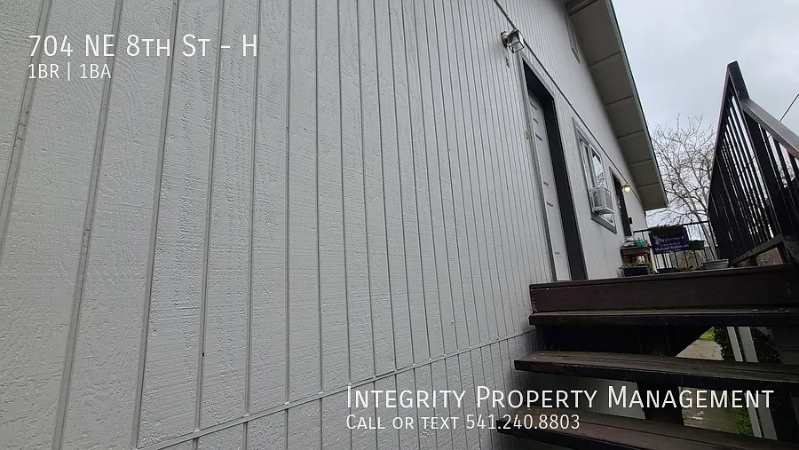 Building Photo - 704 NE 8th St #H