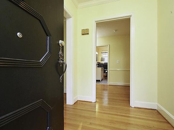 4th image of 407 W Hillwood Dr