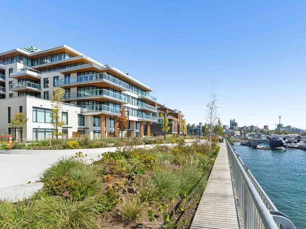 777 Harbour Way #302, North Vancouver, BC V7P 0G2