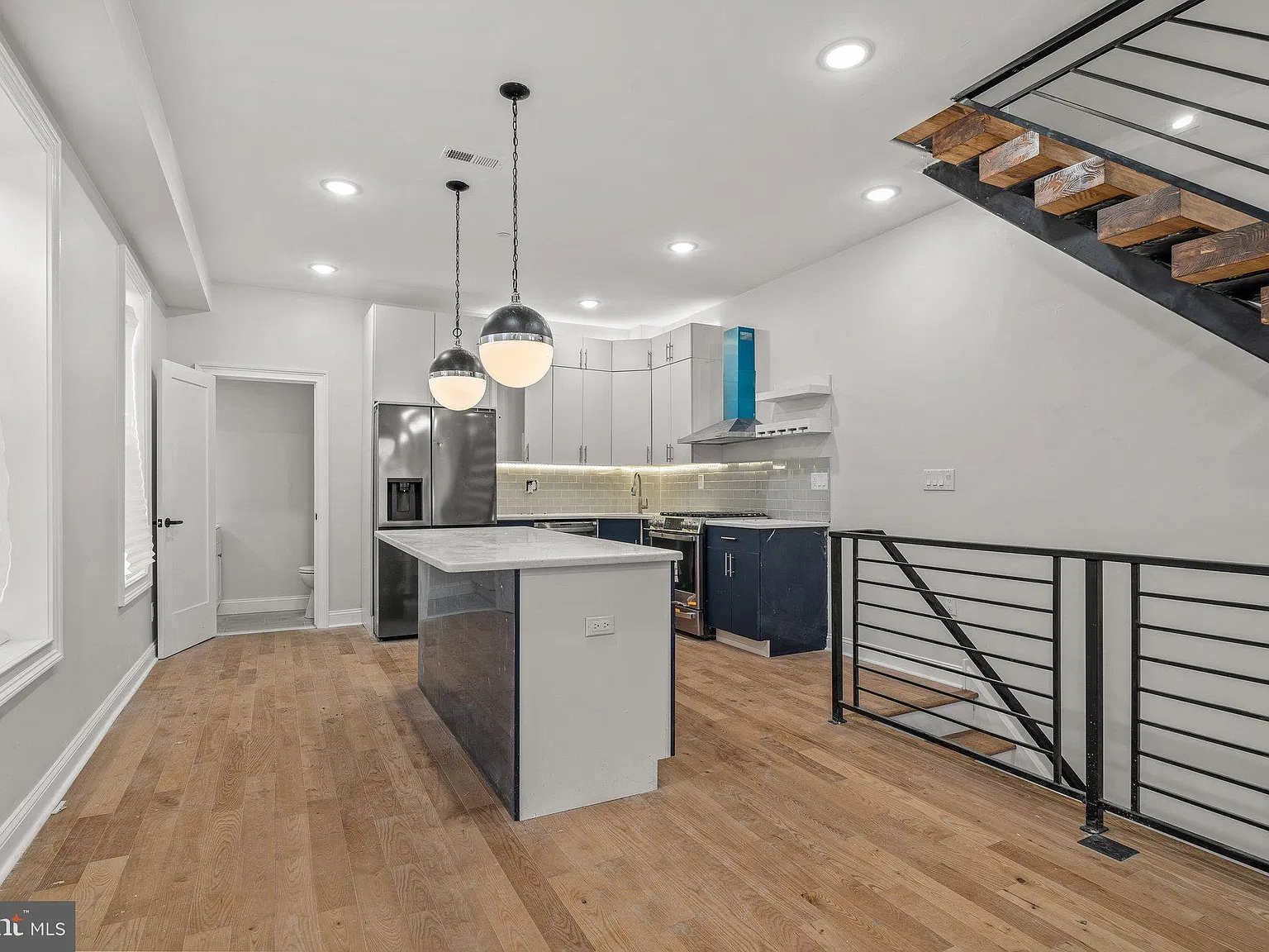 3 bed, 3.5 bath, 3072 sqft, $2,750 — Photo 1