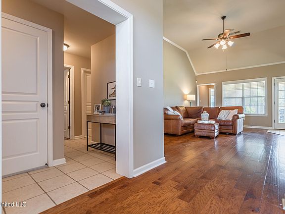 5th image of 2945 Glennbury Ln