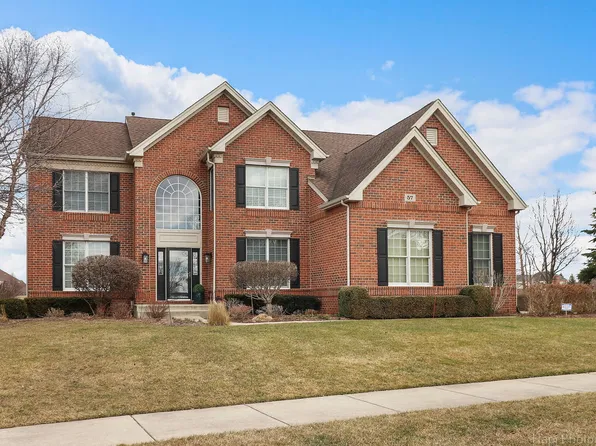 57 Tournament Dr N, Hawthorn Woods, IL 60047
