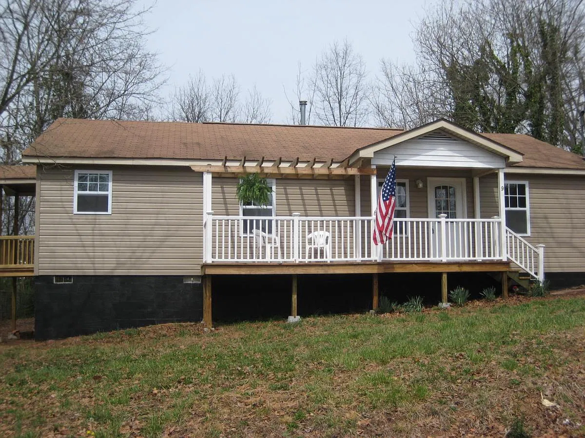 4 bed, 1100 sqft, $1,000 — Photo 1