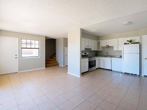 3rd image of 18024 Ivanhoe Dr #D