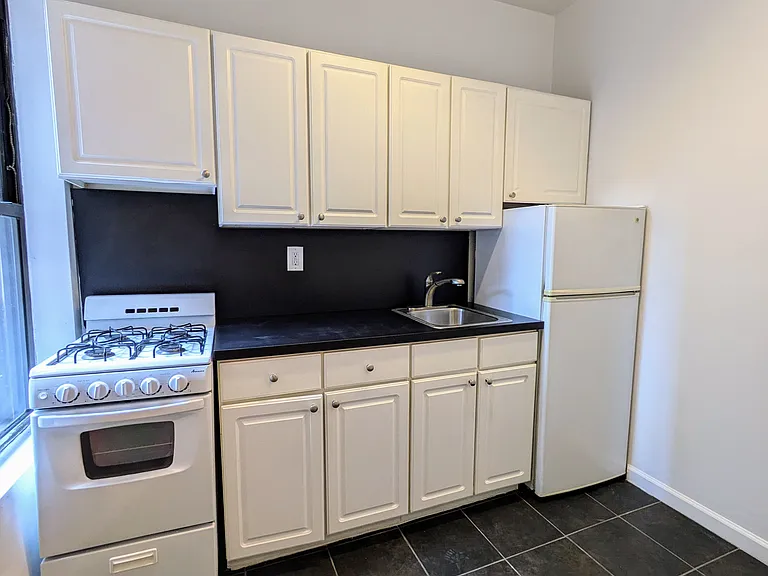 506 E 82nd St #17 — Photo 10