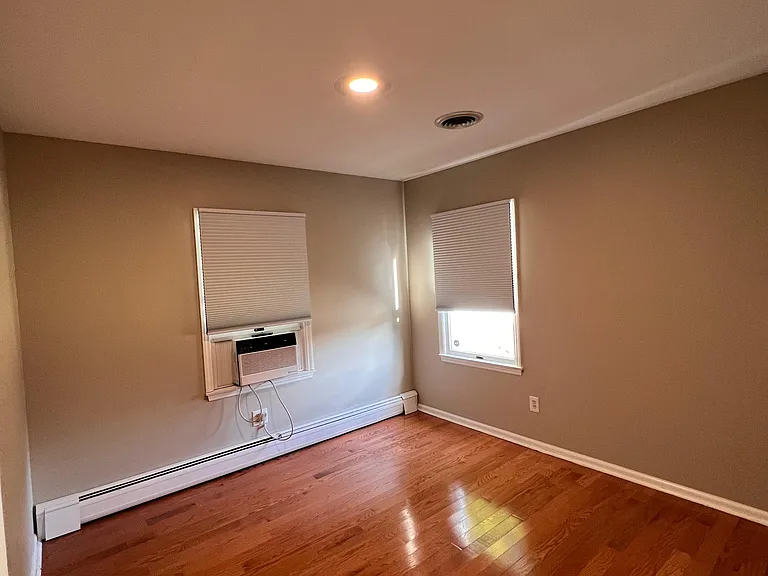 32 E Grand Ave — Photo 27
